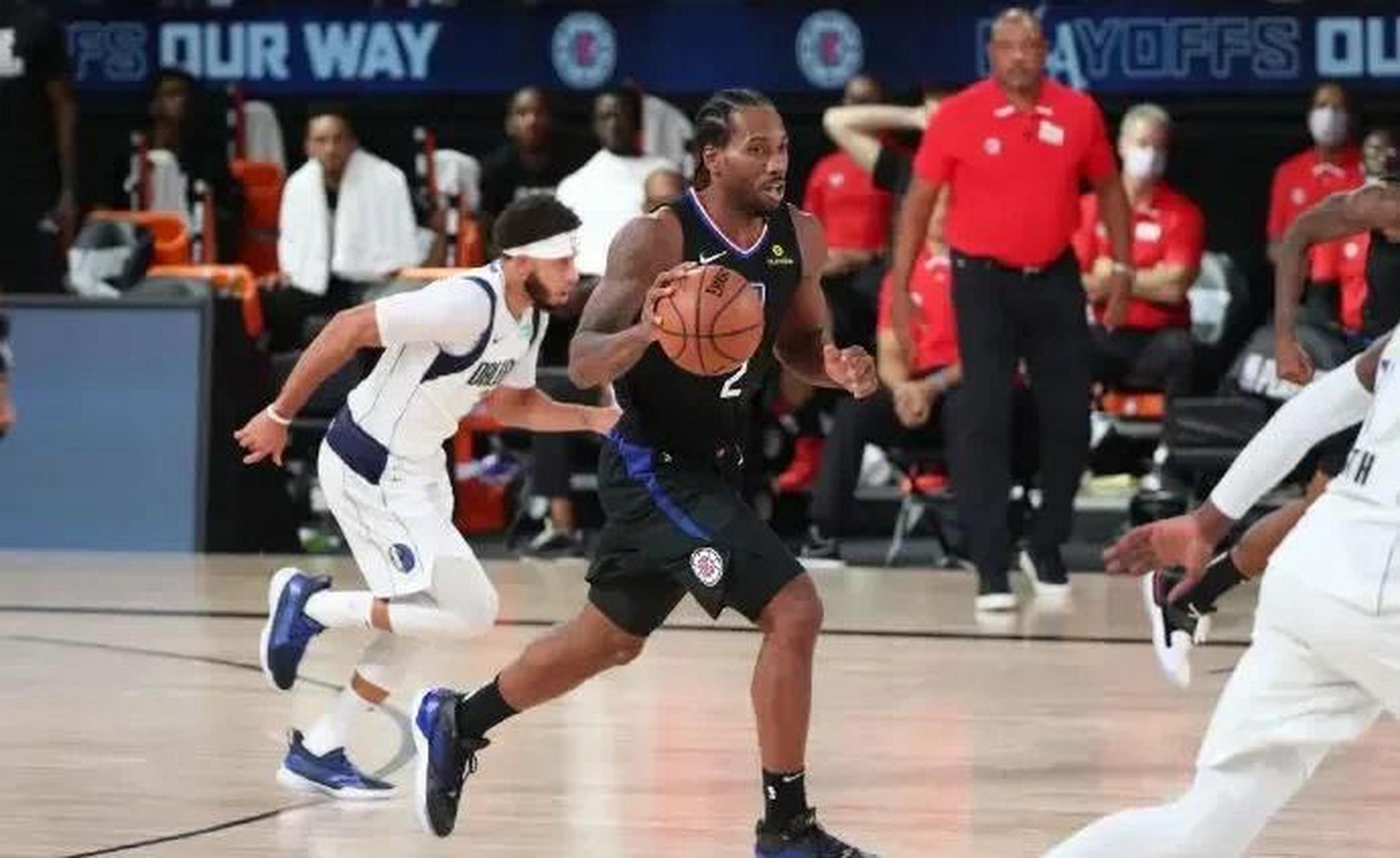 包含欧锦赛资格赛关键一战争夺激烈的词条