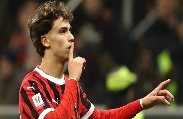 红蓝大战再次上演,球迷热血沸腾的简单介绍 红蓝大战再次上演,球迷热血沸腾的简单介绍