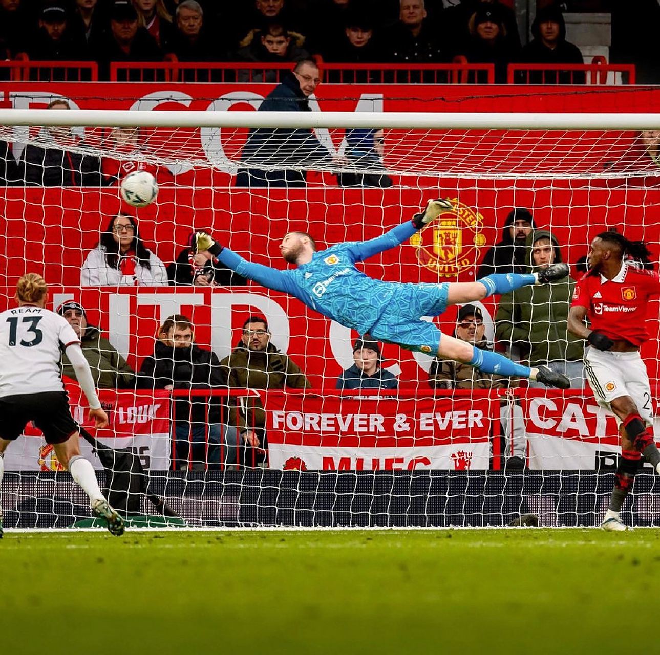 曼联后防稳固,主场零封对手继续领跑的简单介绍 曼联后防稳固,主场零封对手继续领跑的简单介绍