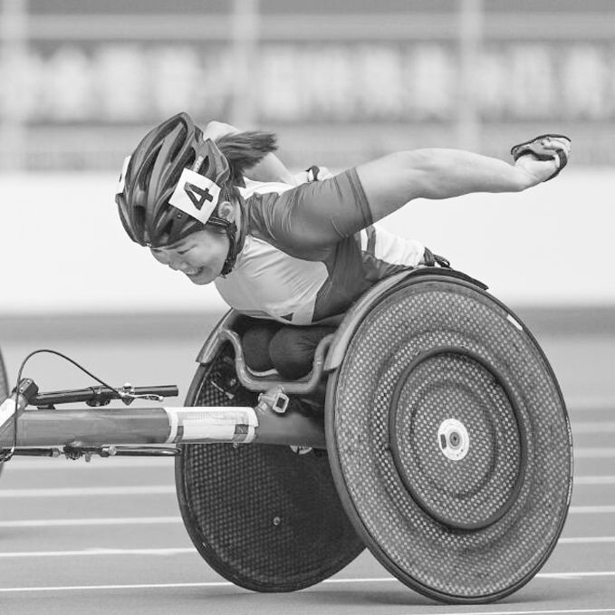 冰岛选手在田径决赛中夺得金牌