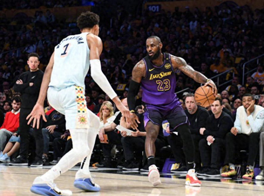 马刺击败国王结束两连败 马刺击败国王结束两连败