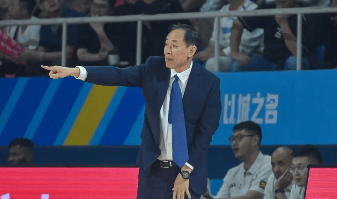 福建男篮主教练调整战术,取得成效 福建男篮主教练调整战术,取得成效